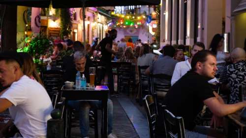 Κορονοϊός: 561 νέα κρούσματα στην Αττική και 256 στη Θεσσαλονίκη - Τριψήφια ξανά η Κρήτη