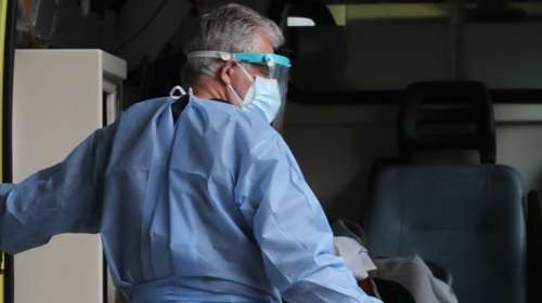 Σοκ στη Θήβα: Πέθανε 15χρονη από κορονοϊό στο νοσοκομείο