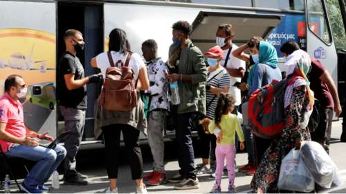 Καρά Τεπέ: 700 μετανάστες μεταφέρονται από τη Λέσβο στην ενδοχώρα [εικόνες]