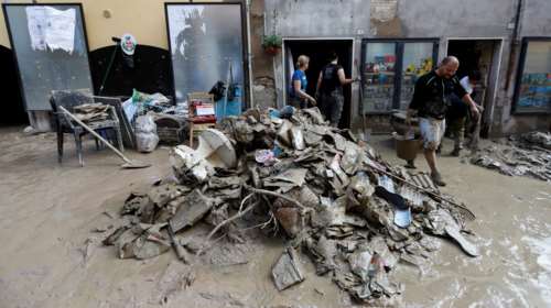 Βούλιαξαν πόλεις στην Ιταλία από τις πλημμύρες: Δέκα νεκροί, τέσσερις αγνοούμενοι [εικόνες - βίντεο]