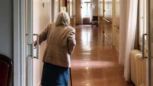 Τσιόδρας και Χαρδαλιάς ξαφνικά σε γηροκομείο της Νέας Μάκρης - Εντοπίστηκε κρούσμα