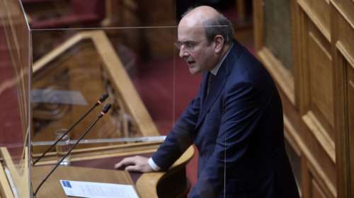 Υπ. Εργασίας κατά ΣΥΡΙΖΑ: Μιλούσαν για φιάσκο, αλλά ψήφισαν &quot;παρών&quot; σε άρθρα του νομοσχεδίου &quot;Δουλειές Ξανά&quot;