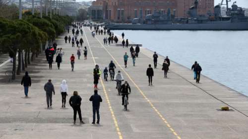 Συνωστισμός στην παραλία Θεσσαλονίκης: Πραγματικότητα, θεωρία συνωμοσίας ή μονταρισμένο βίντεο;