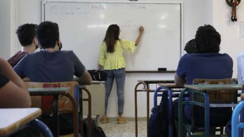 Πέτσας: Eκπαιδευτικοί και δημόσιοι υπάλληλοι οι επόμενοι στη σειρά για τον υποχρεωτικό εμβολιασμό