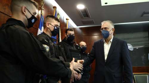 Θεοδωρικάκος: Συγχαρητήρια στους αστυνομικούς για τη στήριξη σε ηλικιωμένο ζευγάρι που έπεσαν θύματα ληστείας