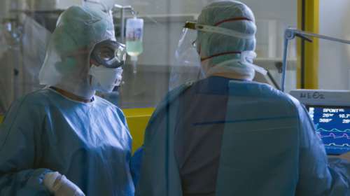 Κορονοϊός: Σοκ με 17χρονο - Διασωληνωμένος στον Ερυθρό Σταυρό δίνει σκληρή μάχη