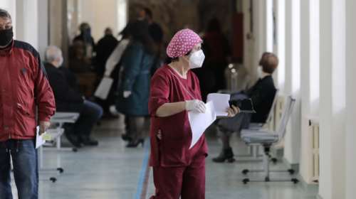 Μετάλλαξη Ομικρον: Οσοι έχουν νοσήσει, μπορεί να κολλήσουν ξανά σε ένα δίμηνο - Πώς φτάσαμε στις 90.000 επαναμολύνσεις