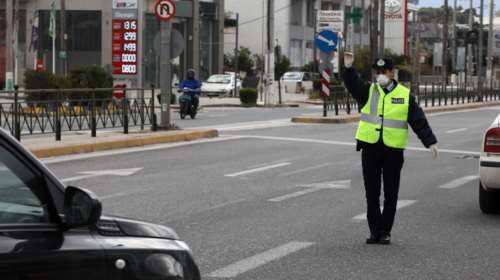 Νέα μέτρα για τη μετακίνηση: Απαγορεύεται πλέον πάνω από 2 άτομα σε ΙΧ - Οι εξαιρέσεις