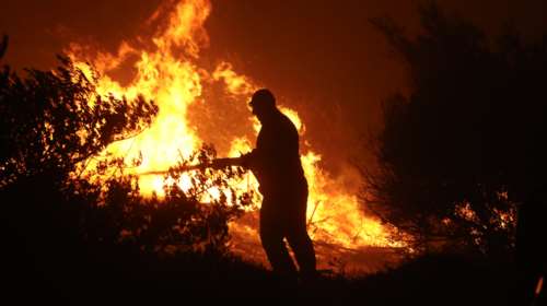 Φωτιά στην Πεντέλη: Οι δραματικοί διάλογοι της ΕΛΑΣ - &quot;Αποχωρήστε, όποιος σας ακολουθεί έχει καλώς&quot; [Βίντεο]