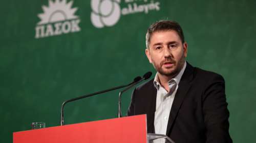 Φουλ επίθεση της κυβέρνησης σε ΠΑΣΟΚ και Ανδρουλάκη - Γιατί ενοχλεί το Μαξίμου ο &quot;νέος παίκτης&quot;