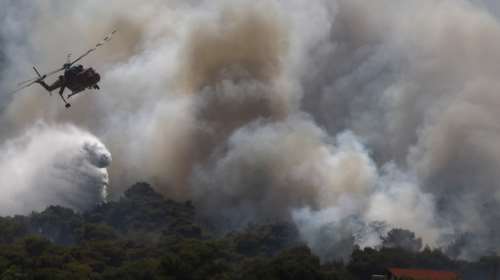 Φωτιά στα Βίλια: Στο όρος Πατέρας οι φλόγες - Εκτροπή εναέριων δυνάμεων από άλλες περιοχές [Βίντεο]
