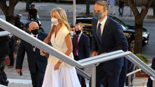 Μια διαφορετική ομιλία στο Βελλίδειο: Η άφιξη με την Μαρέβα και το νέο ακροατήριο των πολιτών [εικόνες]