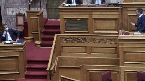 Η απίστευτη κόντρα Μητσοτάκη- Τσίπρα για τον διαχειριστή της πολυκατοικίας και το πτυχίο του επικεφαλής του ΣΥΡΙΖΑ