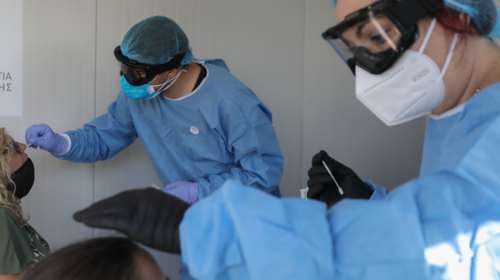 Σταθερά στα ύψη τα κρούσματα στην Αττική, αύξηση στη Θεσσαλονίκη - Η διασπορά σε όλη τη χώρα