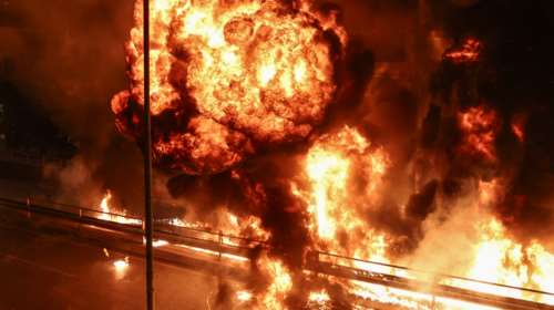 Ανάσταση στον Νέο Κόσμο με μολότοφ και κροτίδες - Πήρε &quot;φωτιά&quot; η περιοχή - Απίστευτες εικόνες και βίντεο