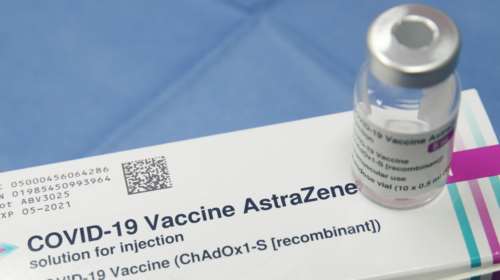 Συνεδριάζει εκτάκτως η Επιτροπή Εμβολιασμών για το εμβόλιο AstraZeneca: Σκέψεις για αύξηση των ηλικιακών ορίων