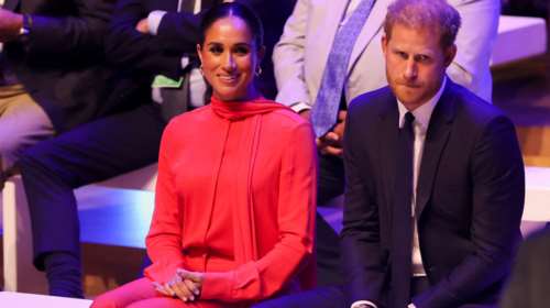 Μια μέρα σαν όλες τις άλλες: Η Μέγκαν Μαρκλ πήγε για πεζοπορία με athletic look την ώρα που ο πεθερός της στεφόταν βασιλιάς