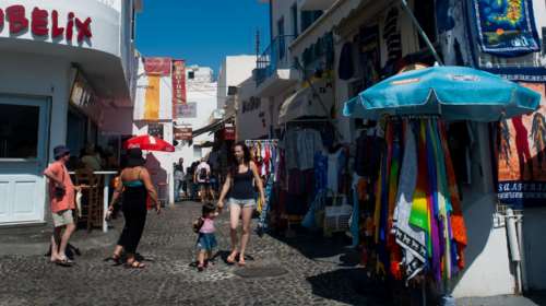 Σχέδιο &quot;ομπρέλα&quot; για τουρισμό: Μείωση ΦΠΑ, κατάργηση τέλους διανυκτέρευσης, επίδομα σε εργαζόμενους