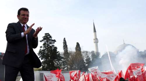 Ιμάμογλου στο Politico: "Εγώ μπορώ να νικήσω τον Ερντογάν - Η Ελλάδα παραβιάζει τις συμφωνίες στο Αιγαίο"