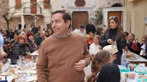 Γιατί ο Νότης Μηταράκης κυκλοφορούσε με σταυρό στο κούτελο την Καθαρά Δευτέρα [εικόνες]