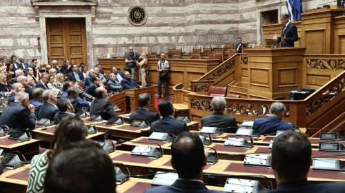 Πολλή γκρίνια από τους βουλευτές σε Μητσοτάκη: Αιχμές για &quot;δουλειές&quot; σε κολλητούς αλλά και για τον γάμο των ομόφυλων ζευγαρών