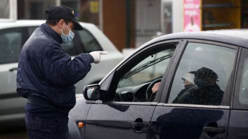 Μητέρα έκλεισε το 7χρονο παιδί της στο πορτ μπαγκάζ για να γλιτώσει το πρόστιμο από την απαγόρευση κυκλοφορίας