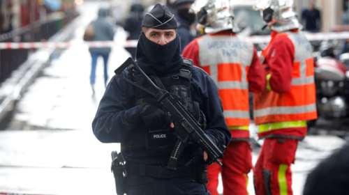 Κορονοϊός: Οι κυβερνήσεις προειδοποιούν ότι τα μέτρα θα κρατήσουν για μήνες - Διαμαρτυρίες σε πολλές χώρες