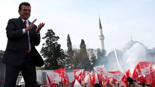 Ιμάμογλου στο Politico: "Εγώ μπορώ να νικήσω τον Ερντογάν - Η Ελλάδα παραβιάζει τις συμφωνίες στο Αιγαίο"