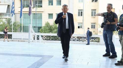 Κούγιας: Η μικροβιακή λοίμωξη που τον οδήγησε στη διασωλήνωση - Όταν έλεγε ότι θα φύγει μέσα στα δικαστήρια ή στα γήπεδα