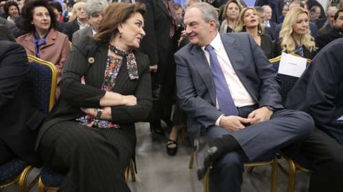 Τετ α τετ Καραμανλή με Μπακογιάννη - Οι υποκλοπές και η "γέφυρα" με το Μαξίμου για την κρίσιμη μάχη των εκλογών