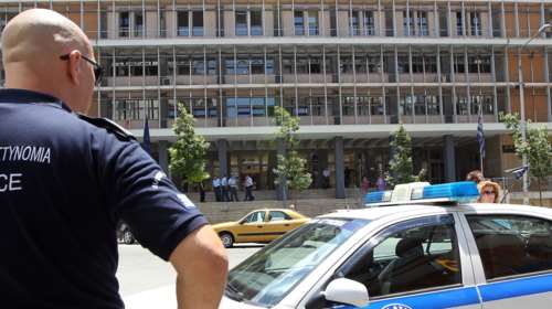 Ο κούριερ ήταν τρομοκράτης; Πού στρέφονται οι έρευνες για τον φάκελο - βόμβα στα δικαστήρια Θεσσαλονίκης