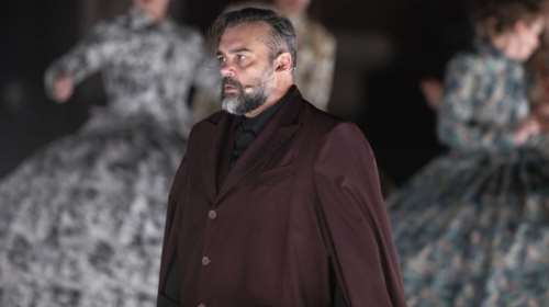 Αργύρης Ξάφης: Το απίστευτο περιστατικό σε παράσταση με την Καραμπέτη - &quot;Άρχισαν να πετάνε αβγά στην σκηνή&quot; [βίντεο]