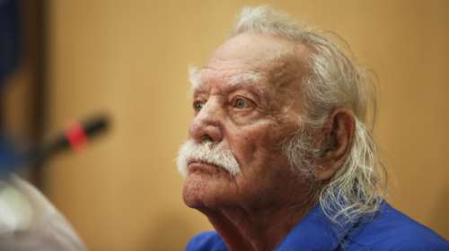 Γλέζος: Όταν παραμέρισε την Κωνσταντοπούλου για να καταθέσει στεφάνι ο Γερμανός πρέσβης στο Δίστομο [Βίντεο]