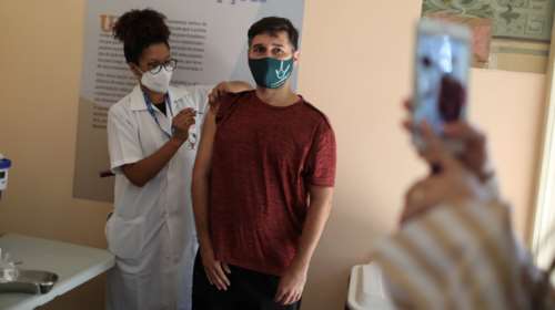 Η Θεοδωρίδου &quot;αδειάζει&quot; τη Λινού για τον εμβολιασμό 30άρηδων με AstraZeneca: Η απάντηση στο TheTOC