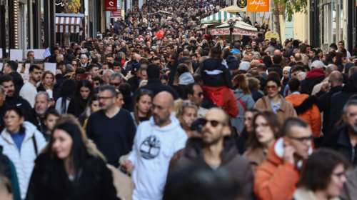 Από τη Δευτέρα τα 250 ευρώ στους χαμηλοσυνταξιούχους - 2,5 δισ. ευρώ σε 5 εκατ. πολίτες τους επόμενους μήνες