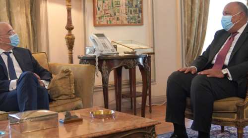 Μήνυμα Δένδια στην Τουρκία από το Κάιρο: Με την Αίγυπτο ξαναπιάσαμε το νήμα για την ΑΟΖ