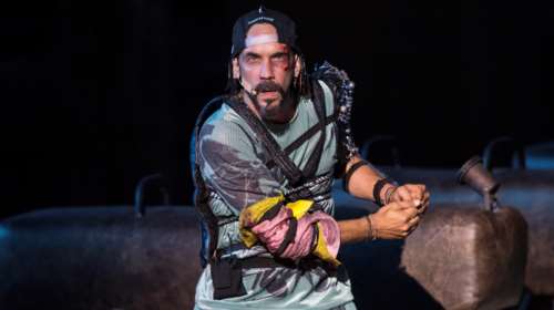 Επίδαυρος: Απίθανος ο Πάνος Μουζουράκης στους &quot;Ιππείς&quot; - Παρέλαση πολιτικών και ηθοποιών από το αρχαίο θέατρο