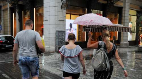 Ο καιρός &quot;τρελάθηκε&quot;: Ερχεται νέο κύμα κακοκαιρίας - Πού θα χτυπήσουν τα έντονα φαινόμενα μέχρι την Τρίτη [χάρτες]