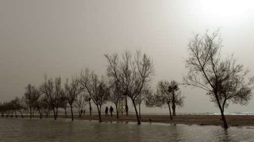 Καιρός: Βροχές, άνεμοι και αφρικανική σκόνη τις επόμενες ώρες