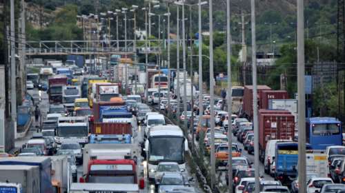 Μεγάλο μποτιλιάρισμα στην Αττική Οδό λόγω τροχαίου