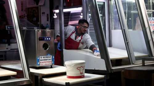 Κορονοϊός: Πληροφορίες ότι η κυβέρνηση θα απαγορεύσει τις απολύσεις