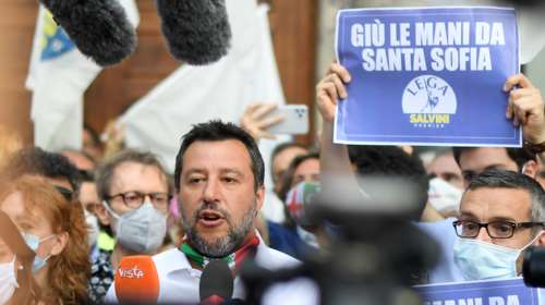 Ιταλία: Διαμαρτυρία Σαλβίνι έξω από το τουρκικό προξενείο - &quot;Κάτω τα χέρια από την Αγιά Σοφιά&quot; [εικόνες - βίντεο]