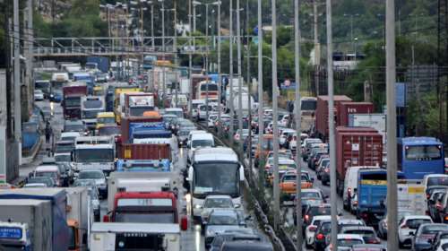 Μποτιλιάρισμα στην Εθνική και την Αττική οδό - Ουρές χιλιομέτρων στην άνοδο του Κηφισού