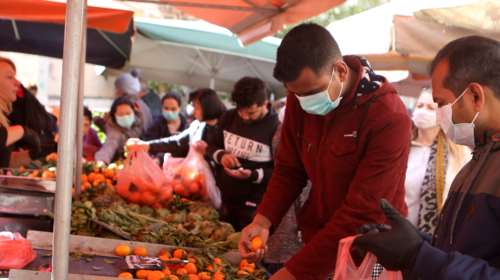 Με το γάντι θα ψωνίζουμε πλέον στις λαϊκές - Αντισηπτικά στους πάγκους