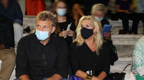 Απόστολος Γκλέτσος: Η πρώτη εμφάνιση με την εντυπωσιακή σύντροφό του -  Πρώην σιδηρά κυρία του Υγεία