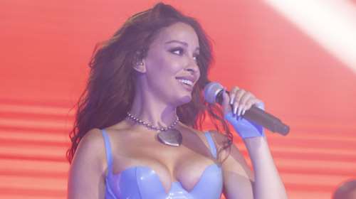 Ελένη Φουρέιρα: Τα παιχνίδια στην πισίνα με τον πέντε μηνών γιο της - Το μακρυμάνικο μαγιό για απόλυτη προστασία