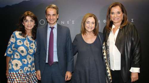 Μητσοτάκης, Μπακογιάννης, Κοσιώνη στη βάφτιση της εγγονής της Αλεξάνδρας Μητσοτάκη στην Τήνο [εικόνες]