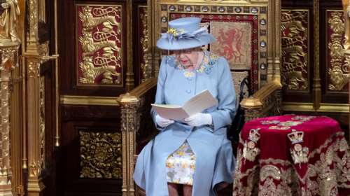 "Ο λόγος της Βασίλισσας": Η Ελισάβετ στην πρώτη της εμφάνιση μετά τον θάνατο του Φίλιππου
