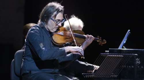 Υποψήφιος για βραβείο Grammy ο Έλληνας σολίστ Λεωνίδας Καβάκος