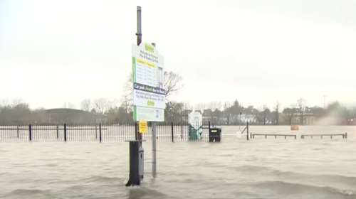 Βρετανία: Μαίνεται η καταιγίδα Χενκ - Πλημμύρες, κλειστοί δρόμοι και χιλιάδες σπίτια χωρίς ηλεκτροδότηση [βίντεο]